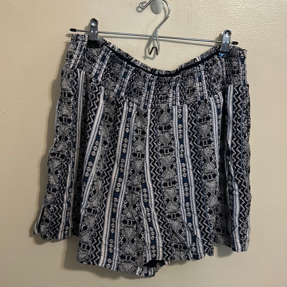 Knox Rose navy and white dress shorts with pockets.